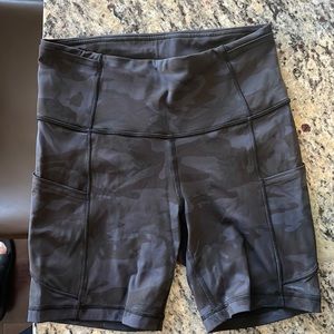 Lululemon 6 inch Fast and Free Bike Shorts Camo